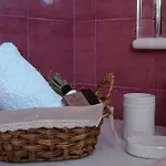 House Nyaraló Tsikalario